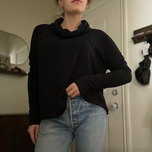 Free people black cowl neck sweater size small‎